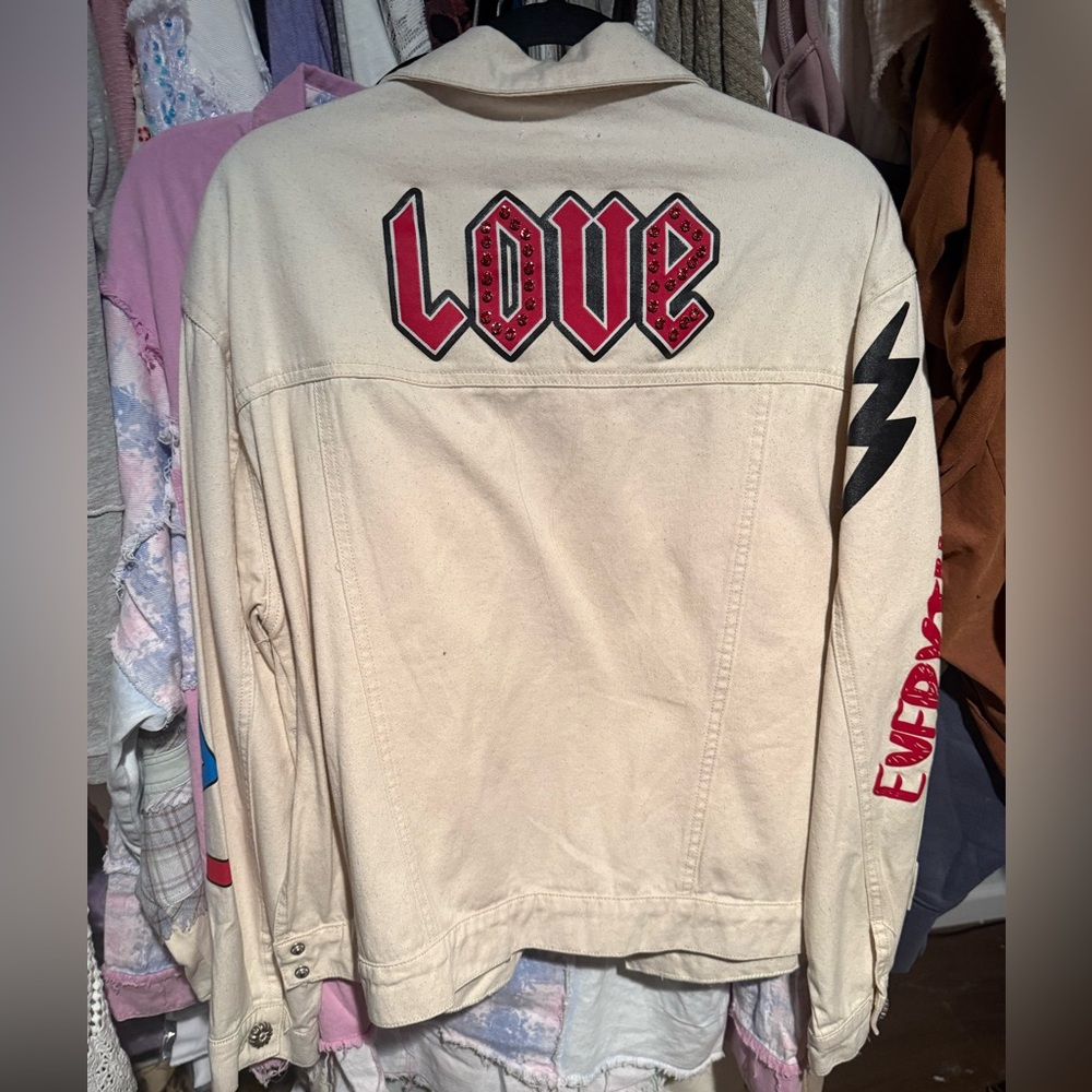 POL Women's off white Embroidered Patch Denim Jacket SIZE SMALL - Picture 2 of 2